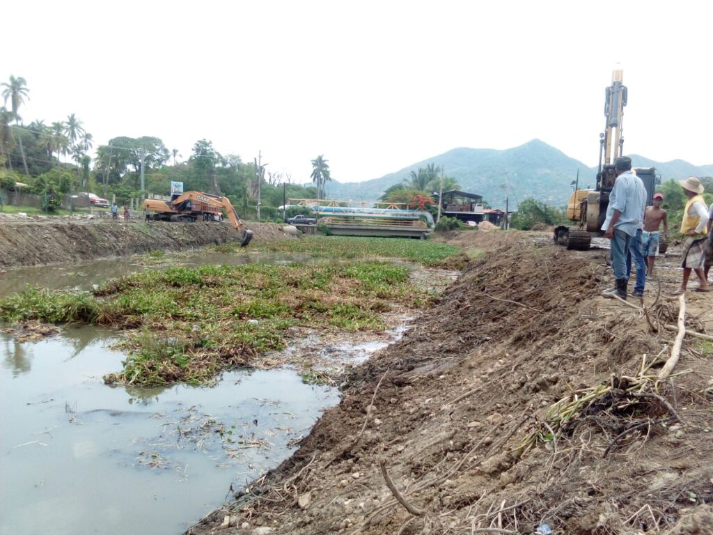 Agiliza la CAPASEG el desazolve en ríos, arroyos y canales de Acapulco ...