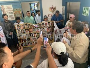 Colectivos de familiares de desaparecidos toman instalaciones de la CEBP; exigen la destitución del comisionado