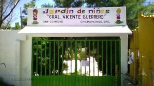 Padres de niños intoxicados en preescolar de Chilpancingo exigen que la SEG y Salud cubran gastos médicos