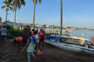 Realizan jornada de limpieza en Pie de la Cuesta rumbo a la temporada decembrina