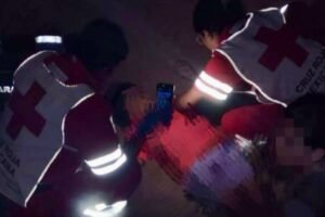 Menor resulta lesionado tras caer a un barranco en la colonia La Laja