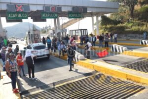 CETEG toma caseta de Palo Blanco; exige pago del bono de despensa para el personal del PAAE