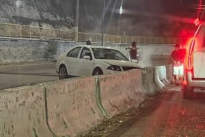 Choque en la colonia Benito Juárez deja solo daños materiales