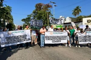 Socios del Club de Golf bloquean accesos y exigen a Fonatur respetar convenio de rehabilitación