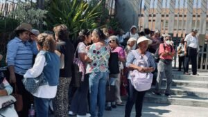 Protestan jubilados del ISSSPEG en Chilpancingo por adeudo del mes de enero
