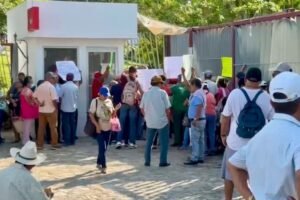 Jubilados toman el Ayuntamiento de Acapulco por falta de pago de pensiones