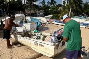 Localizan a pescadores a la deriva tras falla mecánica en la Costa Chica