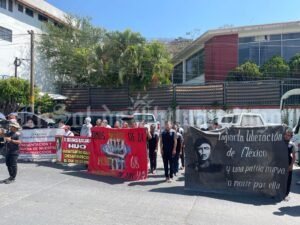 Normalistas de Ayotzinapa realizan mitin en Chilpancingo, a 137 meses de la desaparición de los 43