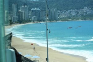 Alertan autoridades por oleaje elevado en costas de Guerrero