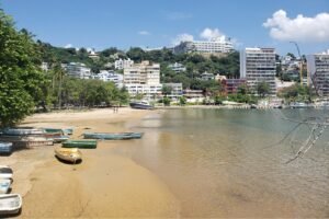 Desaparecen dos pescadores tras zarpar de playa Manzanillo