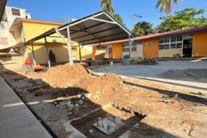 Avanza construcción de techumbre en primaria de la colonia Hogar Moderno, en Acapulco