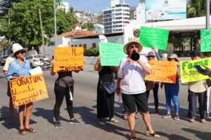 Protestan ciudadanos y exigen al FONATUR transparentar situación de los venados en el Club de Golf de Acapulco