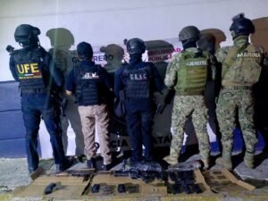 Fuerzas estatales y federales decomisan fusiles y municiones en La Venta