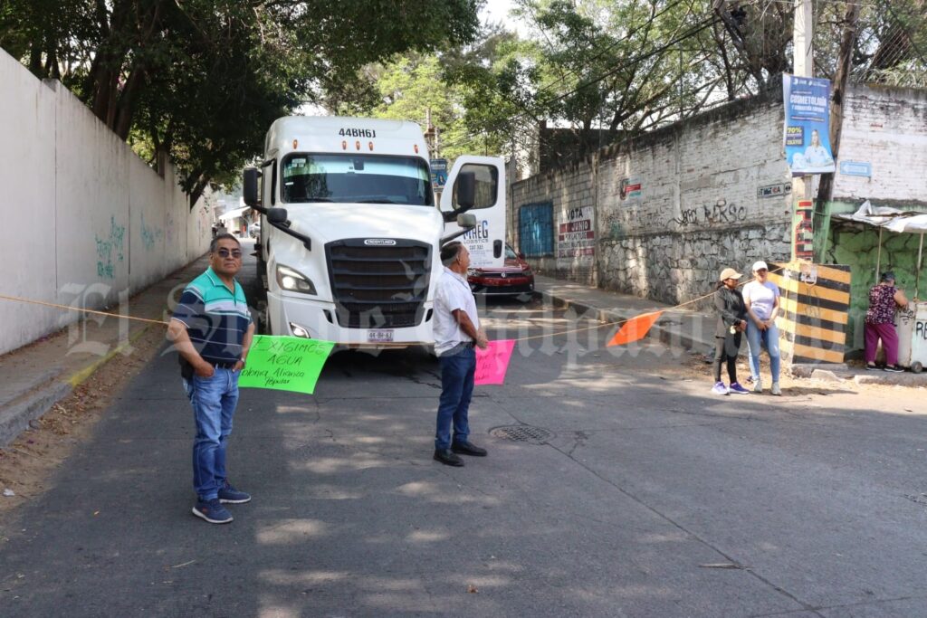 Vecinos de la Alianza Popular bloquean para exigir agua - El Sol de ...