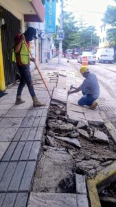Barranca de San Miguelito provoca nuevas afectaciones en banquetas de la avenida Miguel Alemán de Chilpancingo