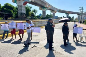 Campesinos de distintas comunidades protestan en Acapulco por pérdidas de cultivos