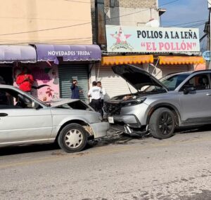 Choque múltiple deja una mujer lesionada en la carretera Chilpancingo-Tixtla