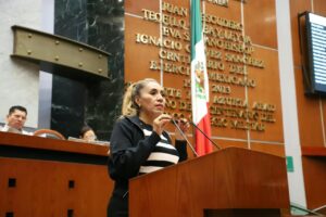 Proponen prohibir la doble nacionalidad a candidatos a la gubernatura