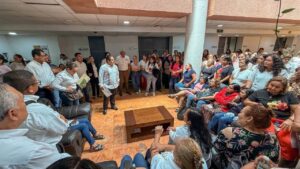 Joaquín Badillo atiende pliego petitorio de la Sección LV del SUSPEG en el Congreso de Guerrero