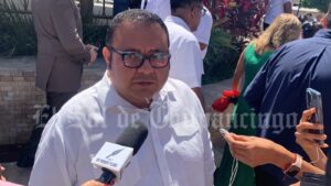 Advierten sanciones a transportistas que retengan taxis por aplicación, asegura Francisco Rodríguez Cisneros que esas funciones corresponden a las autoridades