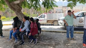 Por falta de maestros protestan habitantes de Amatitlán en Chilpancingo