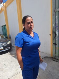 Mujer agredida por su ex pareja afuera de una primaria teme por su vida; pidió a las autoridades no dejarlo en libertad