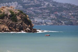 Cierran el puerto de Acapulco a embarcaciones menores por la tormenta tropical “Vance”