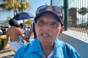 Informadores turísticos buscan obtener ingresos tras arribo de crucero Carnival