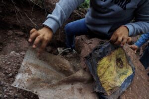 Localizan buscadoras al menos 10 restos óseos en una barranca de La Montaña