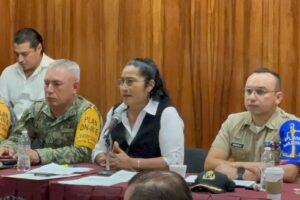 Llama Abelina López a no tirar basura en las calles; destaca coordinación ante lluvias en Acapulco