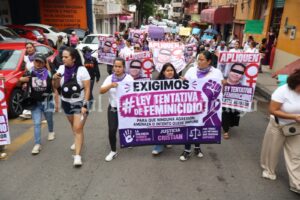 Marcha en Chilpancingo para exigir justicia por Christian Estefany; exigen que su agresor sea procesado por tentativa de feminicidio