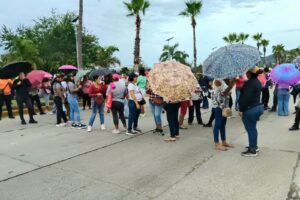 Bloquean bulevar de Las Naciones para exigir docentes y atención a escuelas
