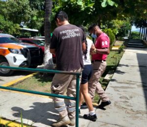 Protección Civil auxilia a estudiante con emergencia médica en Ometepec