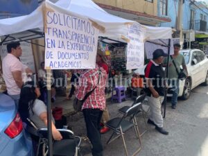 Toman Subdirección de Profesiones de la SEG; exigen destitución de la subdirectora
