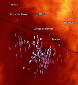 Tormenta tropical “Simón” se aleja de Guerrero pero mantiene lluvias y oleaje de hasta cuatro metros