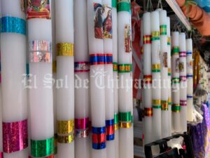 Fabricantes de velas de Acatlán esperan tener buenas ventas en esta temporada y no regresar con su producto a su comunidad