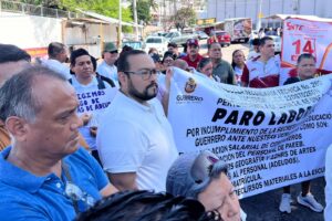 Toman oficinas educativas en Guerrero para exigir solución a demandas magisteriales