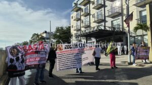 Trabajadores de salud toman oficinas del IMSS-Bienestar en Chilpancingo