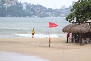 Huracán Trudy se ubica al sur-suroeste de Acapulco; mantienen vigilancia en playas