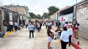 Paran labores en primaria de Zumpango por conflicto entre directivos y docentes